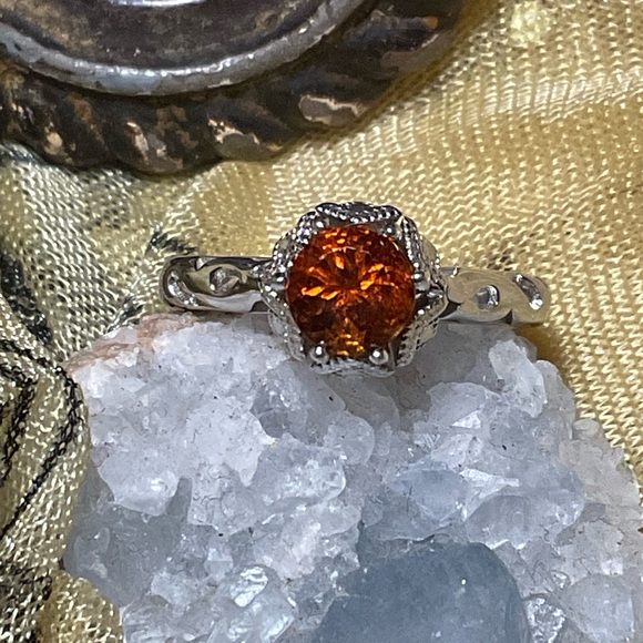 Jewelry - Garnet ring